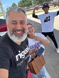 Team lunch selfie tips needed