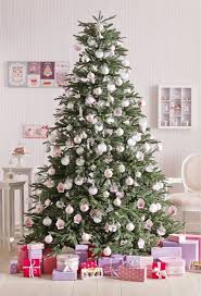 La Galleria Degli Alberi Di Natale Rosa Maisons Du Monde Alberi Di Natale A Tema Natale Rosa E Decorazioni Di Natale Bianche