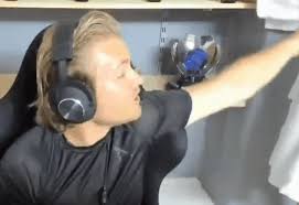Is he dead or alive? Watch Nico Rosberg S Wife Drops In On F1 Live Stream Wheels