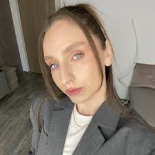 Diana Nistor's Instagram, Twitter & Facebook