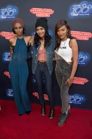Her father and mother are singer producers. Rcn America Ny China Anne Mcclain Sisters Attends Adventures In Babysitting Premiere