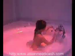 เที่ยวอ่างอาบอบนวด(นาบ) อมควยน้ำแตกในปากแล้วพาไปเย็ดต่อบนเตียง  สุดยอดบริการเด็