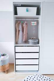 Weitere ideen zu kinder zimmer, kinderzimmer, zimmer. Ordnung Im Kinderzimmer Praktische Ideen Fur Jeden Kleiderschrank Babyeckchen Mama Blog Kleiderschrank Kinderzimmer Kinder Zimmer Pax Kinderzimmer