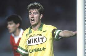 Первым делом дидье устроил чистку, избавившись от пары заслуженных ветеранов, у которых эго не совпадало с ролью на поле. Vydayushijsya Francuzskij Futbolist I Trener Dide Desham