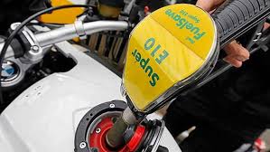 Hoewel de meningen verschillen over de nadelige. Super E10 So Teuer Wie E5 Lohnt Der Grune Treibstoff Noch Auto Motor Und Sport