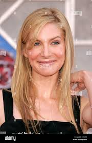 Elizabeth mitchell hi-res stock photography and images