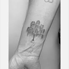 Weeping Willow Tree Singleneedle Tattoosofinstagram Finelinetattoo Weepingwillow Tree 522 Home R Willow Tree Tattoos Tree Tattoo Small Tree Tattoo Back