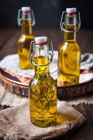 A Super Simple Diy To Make Your Own Infused Olive Oil Perfect Hostess Gift That 39 S So Easy A Flavored Olive Oil Garlic Infused Olive Oil Olive Oil Recipes