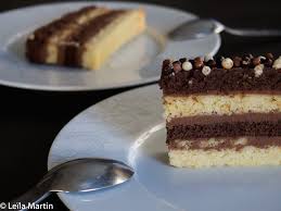 Excellente base comme gateau à fourrer pour un anniversaire, coupé en deux et fourré d'une crème patissière avec des fraises la recette gâteau d'anniversaire. Gateau D Anniversaire Aux Deux Biscuits Et Deux Chocolats Je Vais Vous Cuisiner