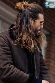 · on peut aimer ou détester, mais une chose est sure, les cheveux longs chez un homme ne laissent personne indifférent. Entretien Des Cheveux Longs D Homme Nos Conseils Psm