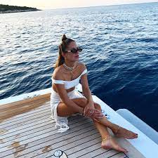 Δείτε αυτή τη δημοσίευση στο instagram. H Eygenia Niarxoy Molis Mas Edei3e To Oloswmo Magio Poy 8a Fore8ei Oso Kanena To Fetino Kalokairi Gossip Tv Gr