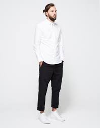 Black And White Fashion Men How To Wear Style Monochrome In Black White Like A Pro Minimalist Fashion Men White Fashion Sneakers Mens Fashion Smart