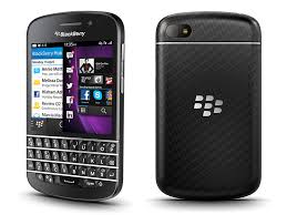Các phụ kiện này đều mang thương hiệu blackberry chứ không phải là do hãng chiếc bb z10 đặc biệt có màu đỏ trong khi bản thương mại có 2 màu khác là trắng và đen, nên anh em rất dễ dàng nhận ra. Blackberry Q10 Review Itproportal