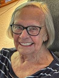 Keely Stewart's Instagram, Twitter & Facebook