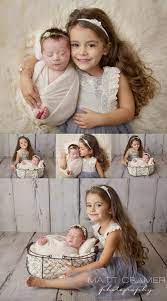 Sibling Posing Ideas For Your Newborn Photography Session This Big Sister Was Phenomenal Posing With Newborn Baby Photography Baby Photography Baby Portraits