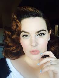 Violet Moore (@violetb_)