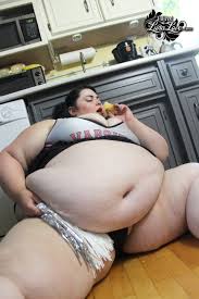 TW Pornstars - 🐽LUNA L♡VE🐷 ✨ $5 0F. Twitter. I got tired cheering so I  decided to eat some cupcakes. 8:48 PM - 30 Aug 2016