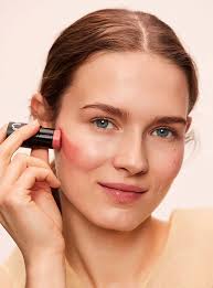 Rubor en crema: Guía paso a paso para un look natural | Consejos y Tips |  Revista de Maquillaje y Pelo | Bettina Frumboli