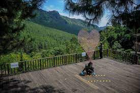 Udara sejuk dan alamnya yang sangat indah membuat alamat tempat wisata di lembang yang satu ini terletak di jl raya tangkuban perahu km 8 desa cikole, kecamatan lembang, bandung barat. Objek Wisata Di Bandung Barat Kembali Dibuka 13 Juni