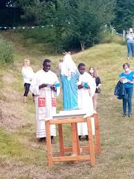 Fête de l'assomption de marie pour les églises catholiques, jour férié dans plusieurs pays de tradition catholique, et fête de la dormition pour les églises orthodoxes, infra. 0fapaqntbg Cwm