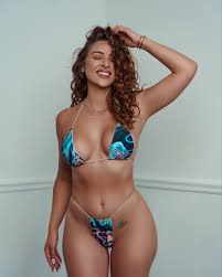 Leenda Lucia - Free pics, galleries & more at Babepedia