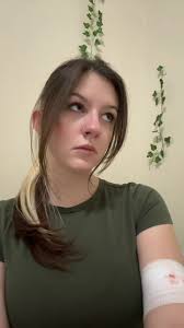 two most basic brunette costumes :) #laracroft #jennifersbody  #halloweencostume #laracrofttombraider #jennifercheck