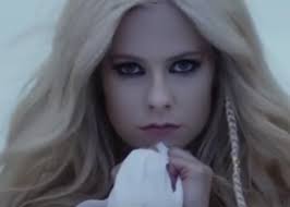 Особенно от тех, которых сложно избежать. Video Avril Lavin Head Above Water