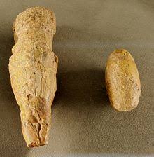 25.000 jahren und wurde im paläolithikum (altsteinzeit) aus kalkstein gehauen. Venus Von Willendorf Wikipedia
