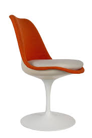 Chaises pivotantes avec galettes d'origine en simili cuir. Eero Saarinen Knoll 6 Tulip Chairs Ref 79968