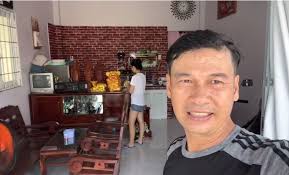 Tiết Cương lấy vợ trẻ xong thích sống trong "biệt phủ" màu tím ở quê, yêu  từng cái cây trong khu vườn