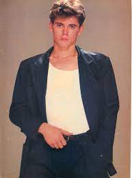 He married sylvie anderson in 1992. C Thomas Howell Pinup Clipping 80 S Super Hot In Jacket Tommy The Outsiders Ralph Macchio The Outsiders Young Movie