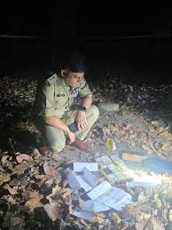 देहरादून में देर रात लूट से मचा हड़कंप, पुलिस एनकाउंटर में एक बदमाश ढेर, थाना  प्रभारी घायल देहरादून। शहर के प्रेमनगर क्षेत्र में बीती देर ...