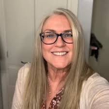 Michelle Knowles's Instagram, Twitter & Facebook