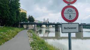 Wie passaus stadtbrandrat andreas dittlmann dem br am sonntagmittag mitteilte, habe man im bereich der alstadt sämtliche eingänge mit sandsäcken. Myd6gelpopwy6m