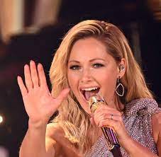 August) hält helene fischer es nicht mehr aus. Bxwmib69aaavim