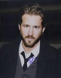 Photo brillante 8 x 10 dédicacée par Ryan Reynolds