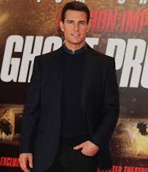 Spent his early teenage years living in ottawa, canada where his father was a diplomat. Who Said Height Matters Tom Cruise Poses With Hammond And Clarkson At Premiere Celebrity News Showbiz Tv Express Co Uk