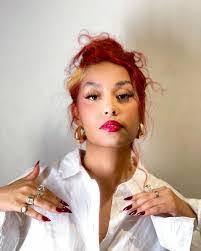 Amber Hendricks's Instagram, Twitter & Facebook