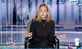 وحكت الفتاة لريهام سعيد عن قيام والدها بضربها بشكل متكرر وقيامه بتعذيبها بشكل وحشي وقالت ان والدها تسبب في طلاقها من زوجها. Ø¨Ø§Ù„ÙÙŠØ¯ÙŠÙˆ Ø§Ù„Ù…Ø°ÙŠØ¹Ø© Ø±ÙŠÙ‡Ø§Ù… Ø³Ø¹ÙŠØ¯ ØªÙ†Ø³Ø­Ø¨ Ù…Ù† ØµØ¨Ø§ÙŠØ§ Ø§Ù„Ø®ÙŠØ± Ø¹Ù„Ù‰ Ø§Ù„Ù‡ÙˆØ§Ø¡ Ù…Ø¨Ø§Ø´Ø±Ø© ØªÙ„ÙØ²ÙŠÙˆÙ† Ø§Ù„ÙØ¬Ø±