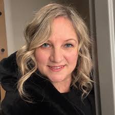 How to keep zinnias fresh in a vase?