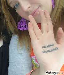Ink art tattoos constantly looks for the best in star trek tattoo designs, flash, tribal, celtic tattoos and more. Star Trek Enterprise Knuckle Tattoos And More Geektyrant