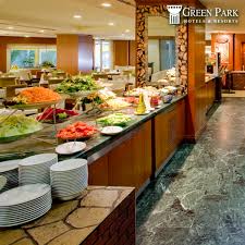 hafta sonunu guzel bir kahvaltiyla karsilamaniz icin the green park hotel merter rumeli restoran zengin acik bufe kahvalti monusuyle siz restoran kahvalti bufe