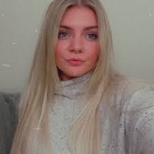 Alicia Roussel's Instagram, Twitter & Facebook