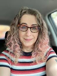 Erin Dees's Instagram, Twitter & Facebook