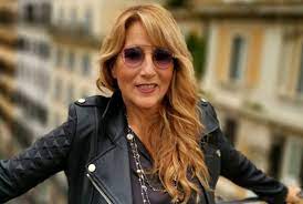 Le manichine valentina e michelle sono state addirittura spogliate! Jo Squillo Oggi Da Cantante A Dj Per La Quarantena
