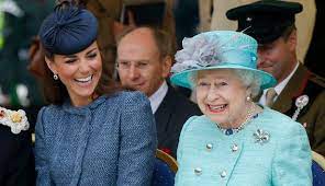 When elizabeth became queen on 6 february 1952, she was officially queen of the united kingdom, canada, australia, new zealand, south africa, pakistan and ceylon (now called sri lanka ). Queen Elizabeth Feiert 90 Geburtstag Drei Mal News At