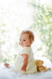 sitzen krabbeln laufen lernen 3 geniale eltern hacks die babys helfen irische babynamen baby lernen laufen lernen
