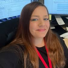 How old is she?? 👀🤔