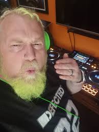 Little known fact, I was born in Boston! Well, Dorchester to be specific.  Here I am at 19 years old, sometime in the latter half of the 1980's, with  my 1967 Jazzmaster,