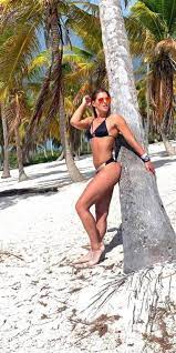 Henrietta heni dér (born 17 april 1986) is a hungarian singer. Der Heni Hellosztok Insta Cach Me Outside 2 Facebook